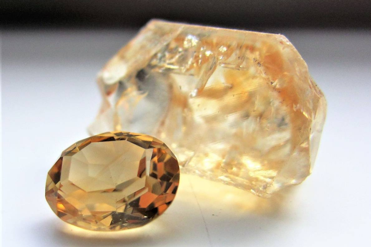 Цитрин природный и обработанный.