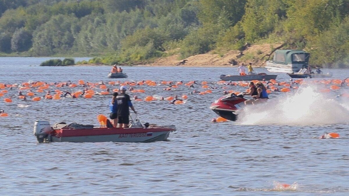     Расследуется уголовное дело, возбужденное против мужчины, который на гидроцикле проехался по спортсменам во время заплыва на реке Волге в Нижнем Новгороде. Его обвиняют в хулиганстве. Об этом сообщают в центральном МСУТ СКР.