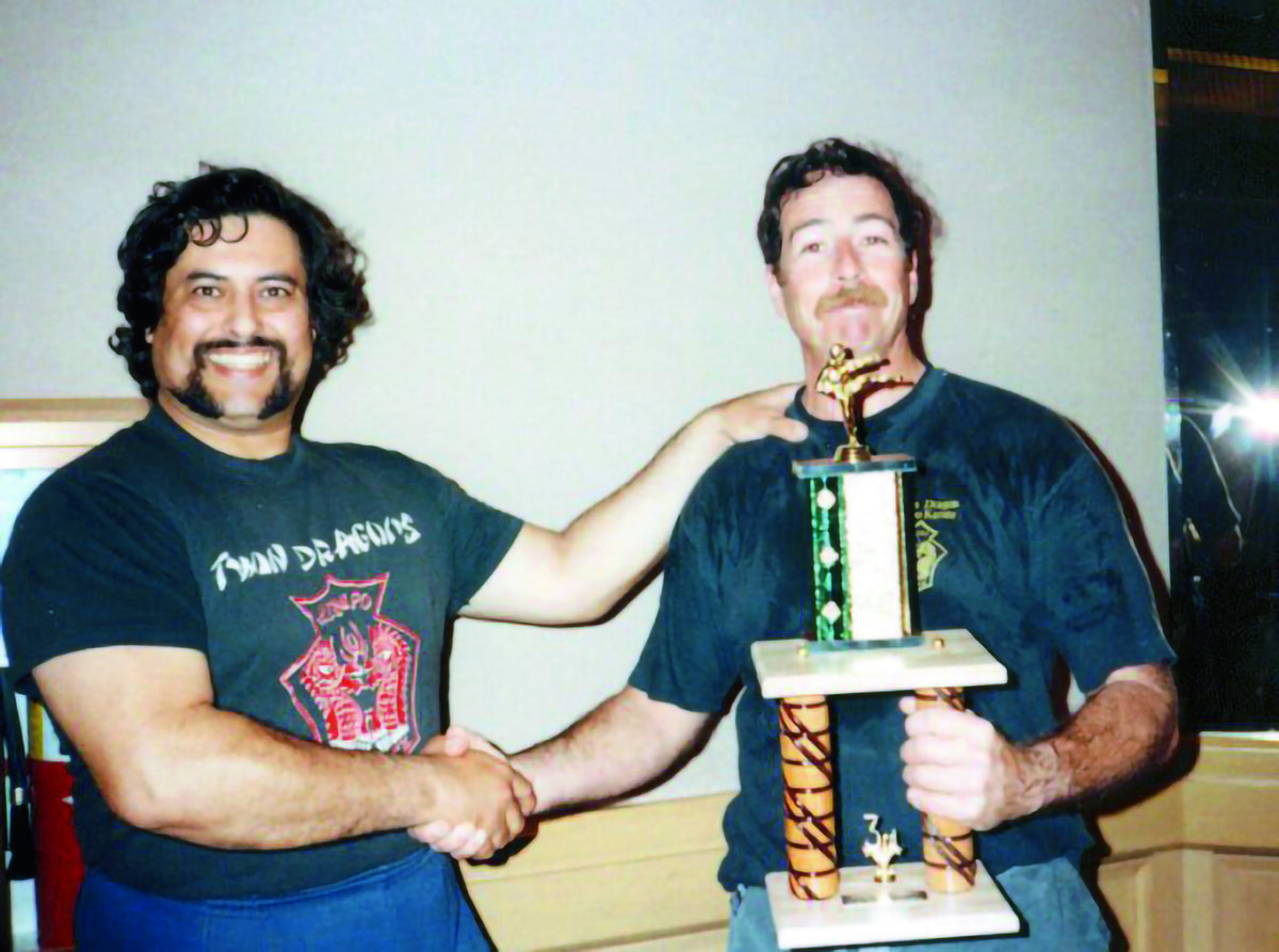 Грандмастер Ричард Гарсиа со своим учеником (не Элвис Пресли)