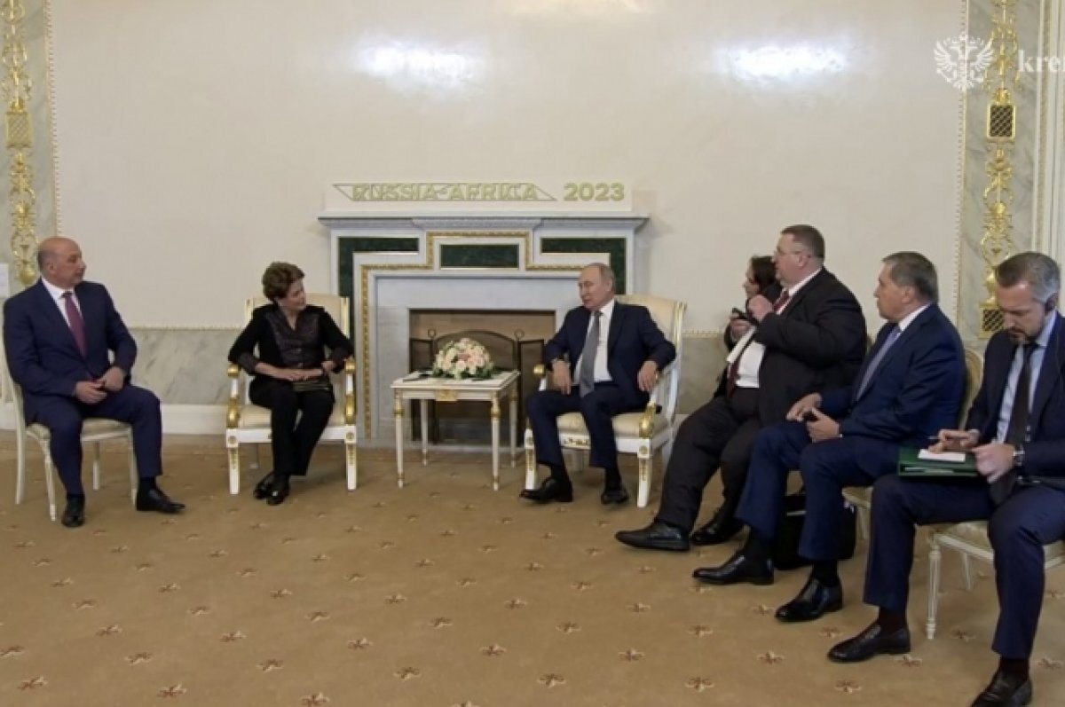    Путин: доллар используется в качестве инструмента политической борьбы