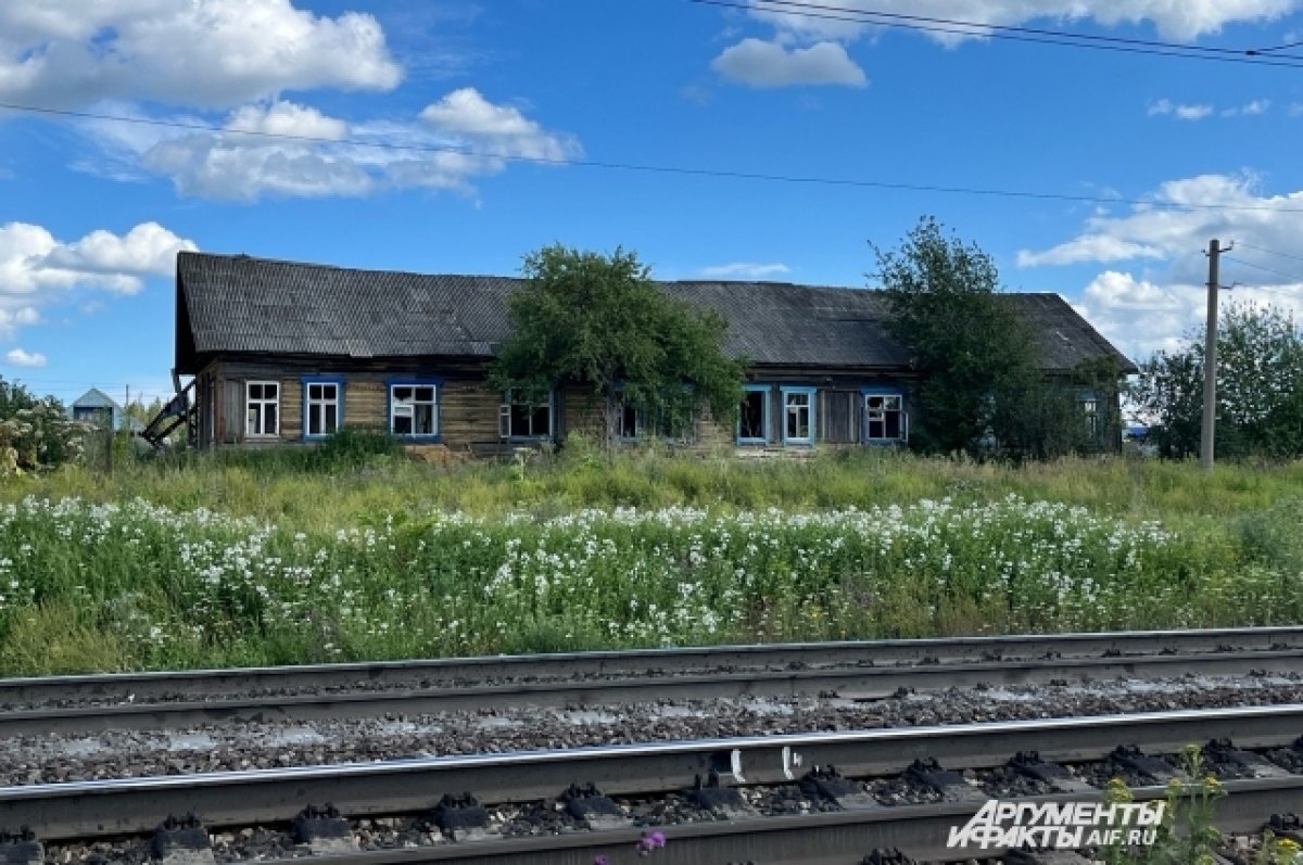    Девочку нашли рядом с железнодорожными путями.