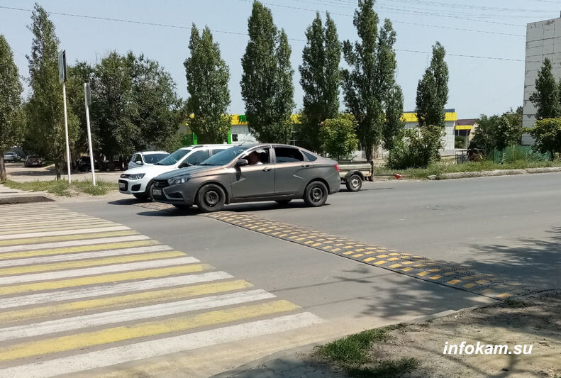    «Лежачий полицейский» на улице Базарова