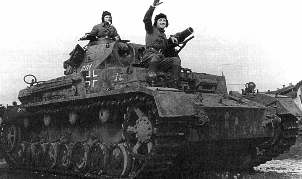Захватили немецкий танк. Трофейные немецкие танки в красной армии. Трофейный танк тигр в красной армии. PZ 4 трофейный красной армии. Т 4 танк трофейный.