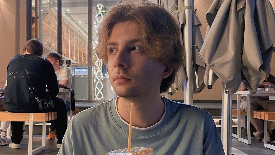     Вахитовский районный суд Казани прекратил дело против блогера Гелы Гогишвили. Его обвиняли в распространении в интернете среди несовершеннолетних информации о нетрадиционных сексуальных отношениях. Такую информацию Inkazan подтвердили в пресс-службе суда.