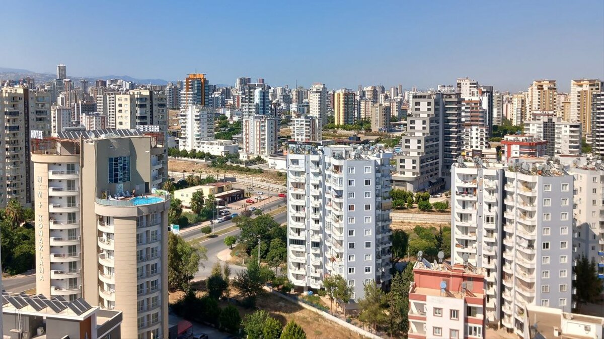 Один из районов средиземноморского города. Фото автора