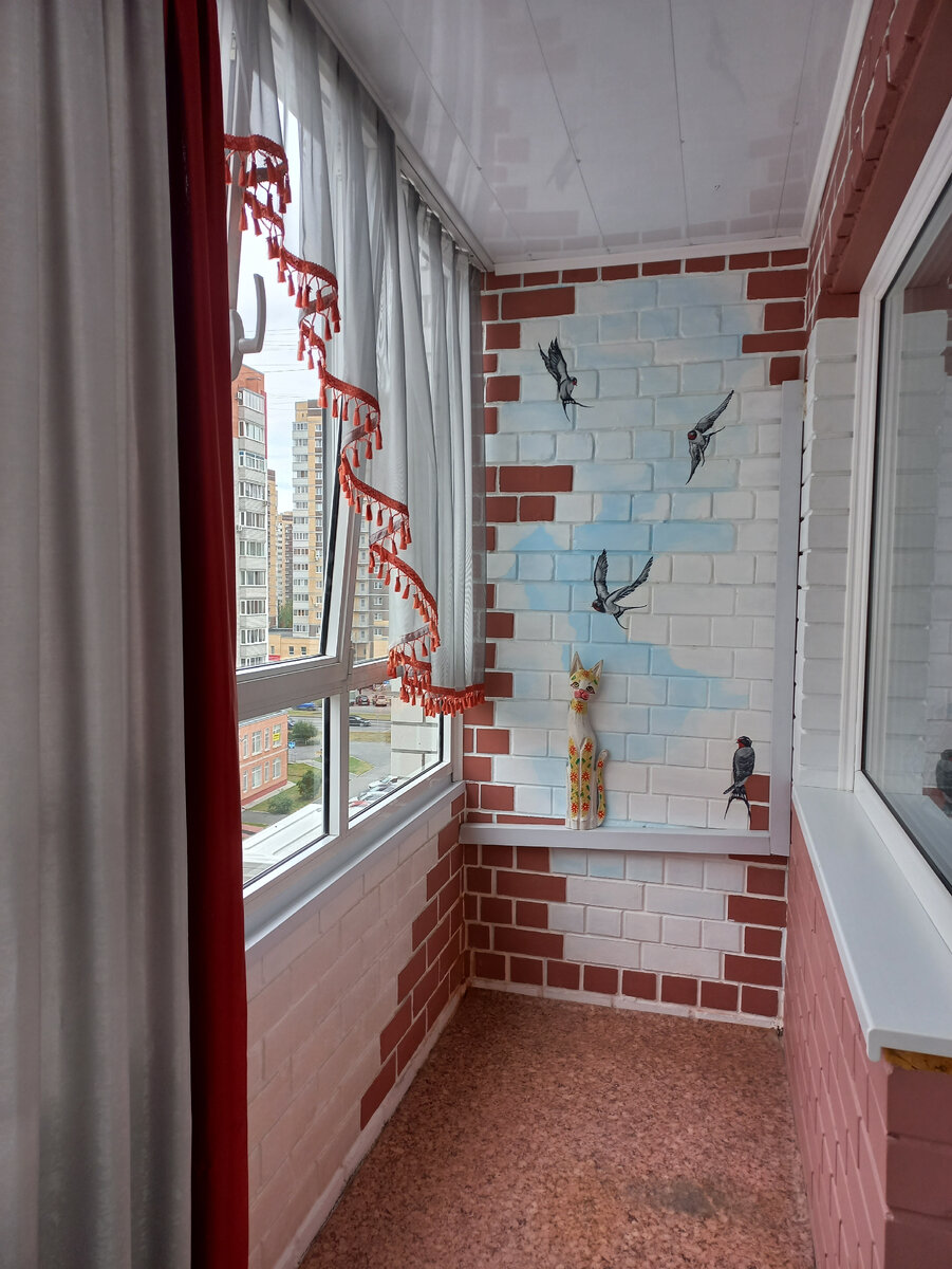 Ласточки. Художественная роспись на лоджии.