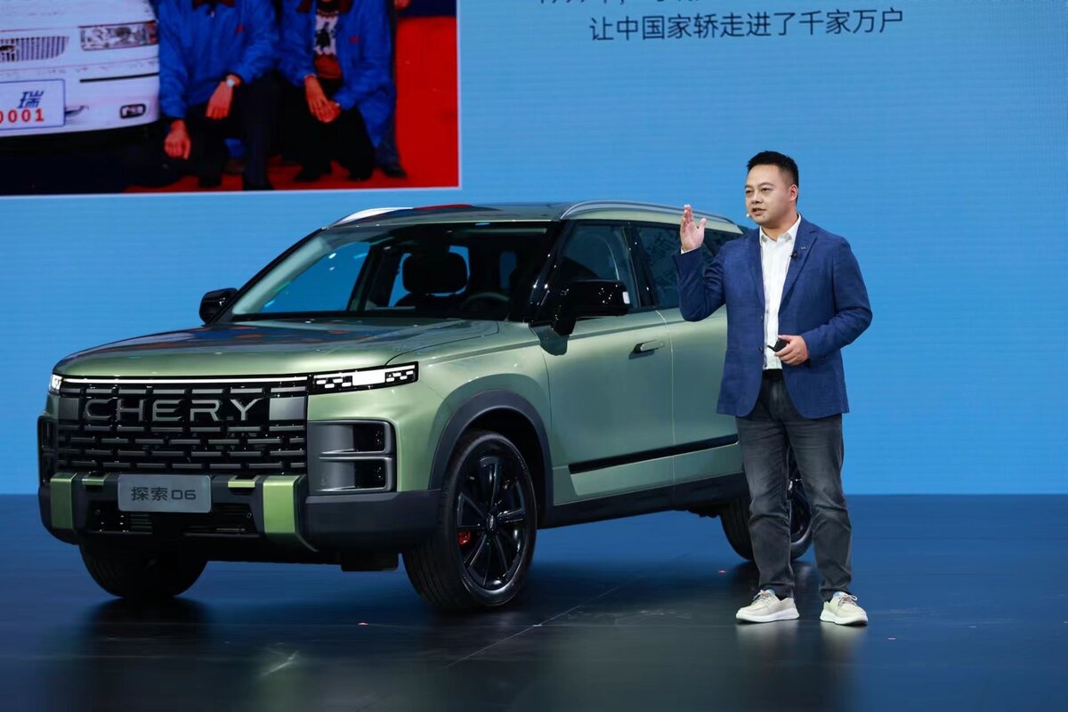 На фото с презентации: Кроссовер Chery Explore 06