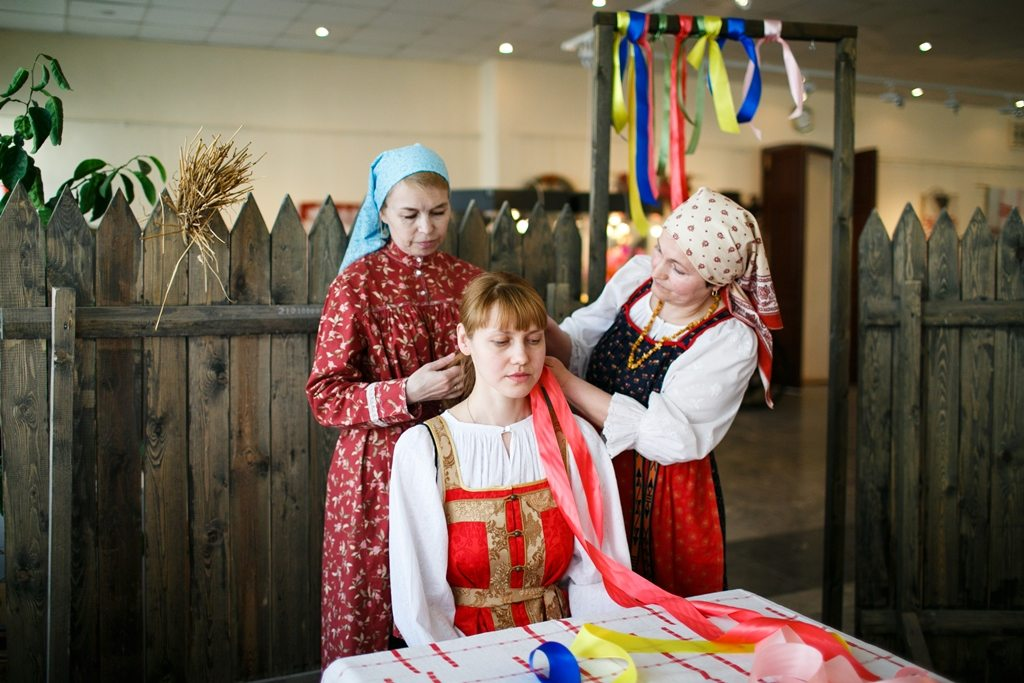 Молодая сваха. Русский свадебный обряд. Традиционный свадебный обряд. Русский народный свадебный обряд. Традиционная русская свадьба.