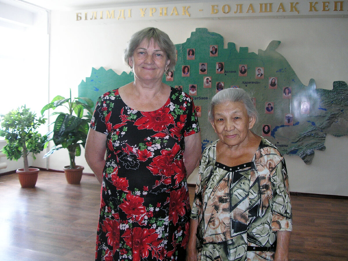 Сатпаев, учителя гимназии №1 Лидия Алексеевна Максагина и Тлеген Каппаровна Жанатаева