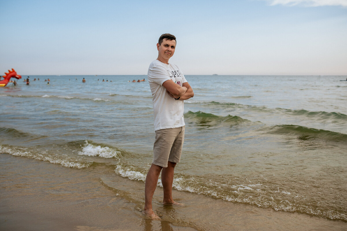 Живот пришлось втянуть