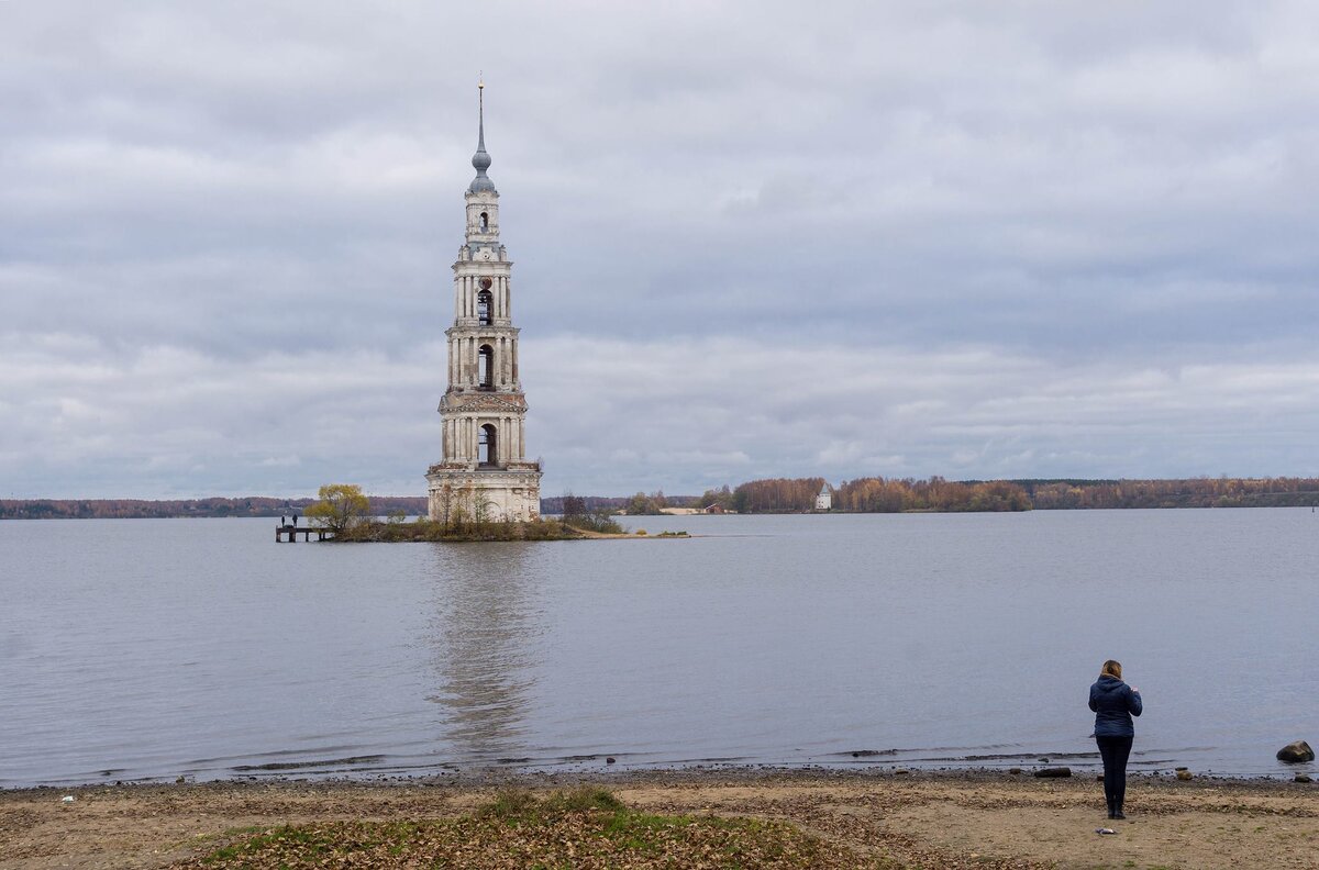 Работа калязин. Калязинская колокольня Угличское водохранилище. Калязин Маяк. Колокольня Калязин 1970.