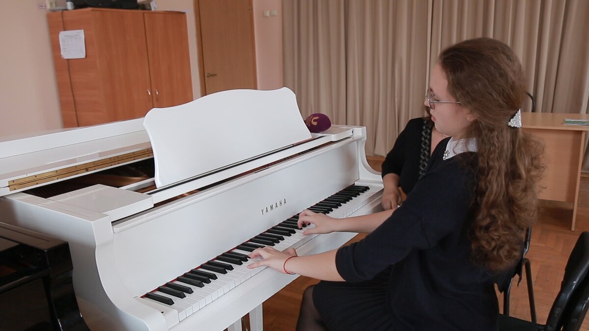 Проект "Дети-детям" запустили в январе. За это время талантливые юные музыканты объездили уже пол республики. Они дают концерты, а преподаватели проводят мастер-классы для местных ребят. В Давлеканово благотворительные концерты пройдут в социальном приюте и детской школе искусств.