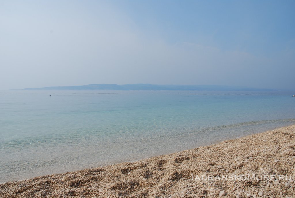 Это тамошнее море. На пляже столпотворения не бывает НИКОГДА.
