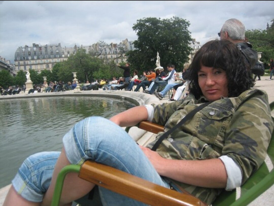 2009 год. 65 кг. Конечно, с дальнейшей высоты (жироты) 80 кг, это выглядело вполне себе. Как сейчас, с высоты 70 кг, заветные 55 - это уже последняя стадия анорексии))))
