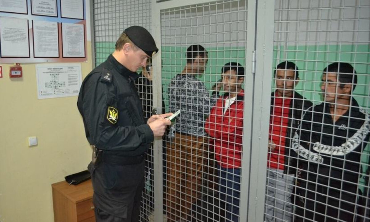 Ждут суда по выдворению за пределы России