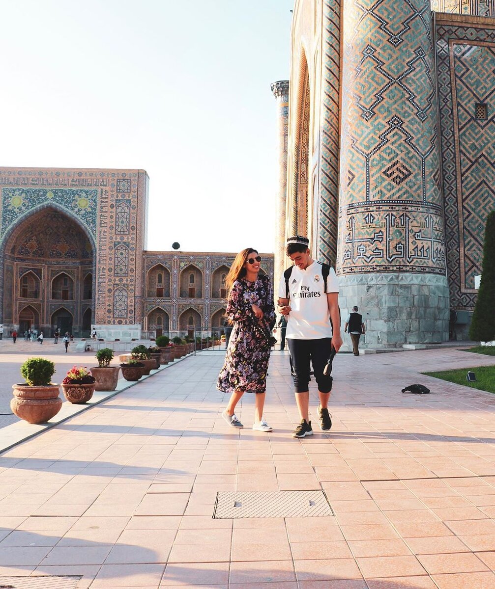 поездка в узбекистан что нужно знать. узбекистан туристик. путешествие в узбекистан бухара. туристы в самарканде. поездка в узбекистан что нужно знать.