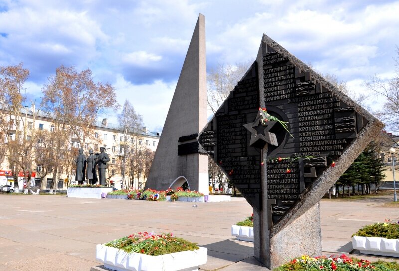 Памятники города архангельска. Монумент Победы в Архангельске. Памятник Победы Архангельск. Памятник вечный огонь Архангельск.