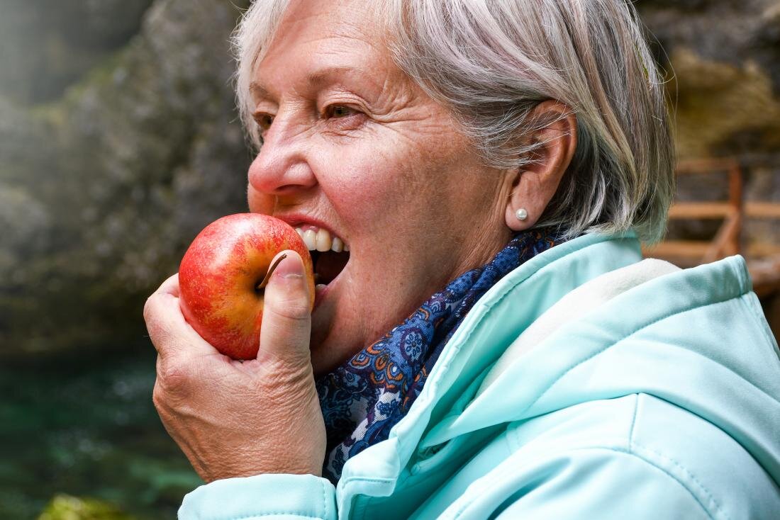  Яблоки содержат полифенолы, которые обладают противоопухолевыми свойствами.