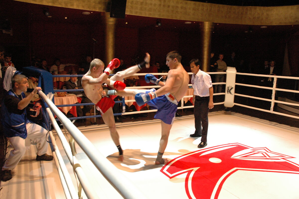 2004. Москва. Артур "Варяг" Гасанов (Ростов-на-Дону). Промоутер Сергей Заяшников.