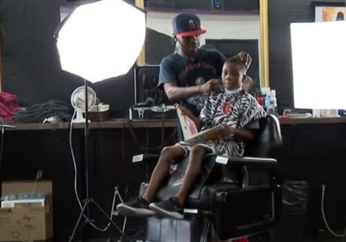 Джермейн Скотт из Теннесси (США), который работает парикмахером, прекрасно знает, что современные дети слишком зависимы от мобильных устройств.