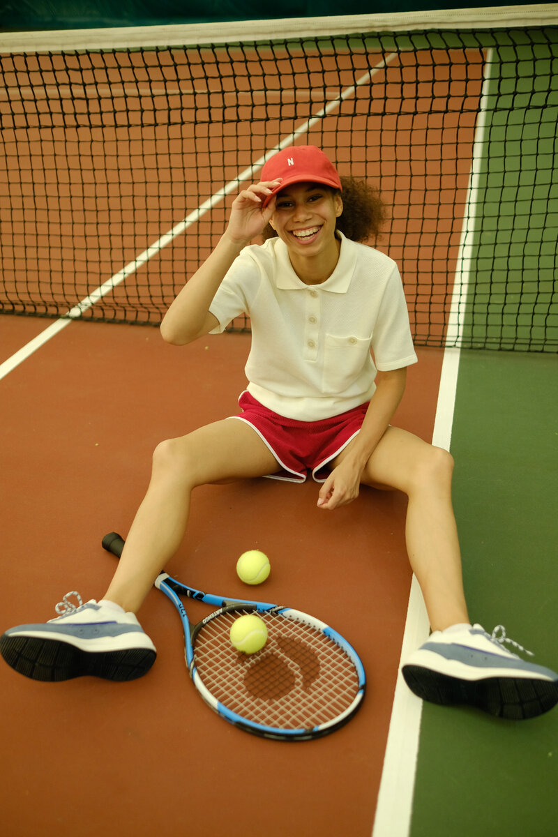 Поло, шорты, все Maison Kitsuné, кроссовки A.P.C., кепка Norse Projects 
Все в наличии в Street Pie Store