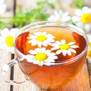 Чай из ромашки – один из самых популярных в мире. Высушенные цветки этого растения имеют сладковатый аромат и такой же привкус.