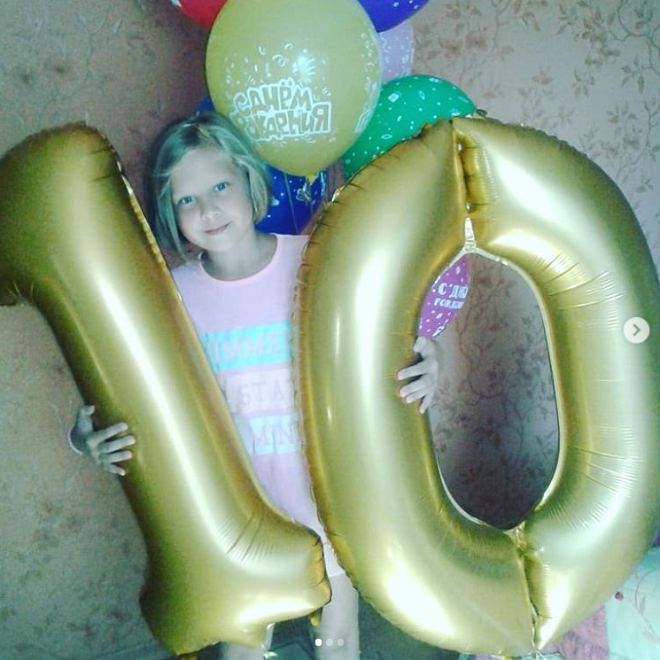 вчера ей исполнилось 10 лет