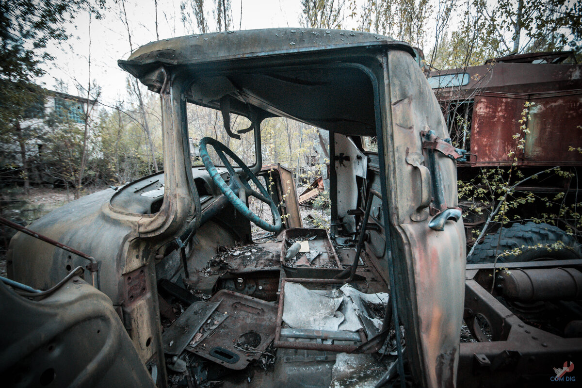 Осмотрел забытые Чернобыльские «ЗиЛы», спасшие Припять от «невидимого врага»