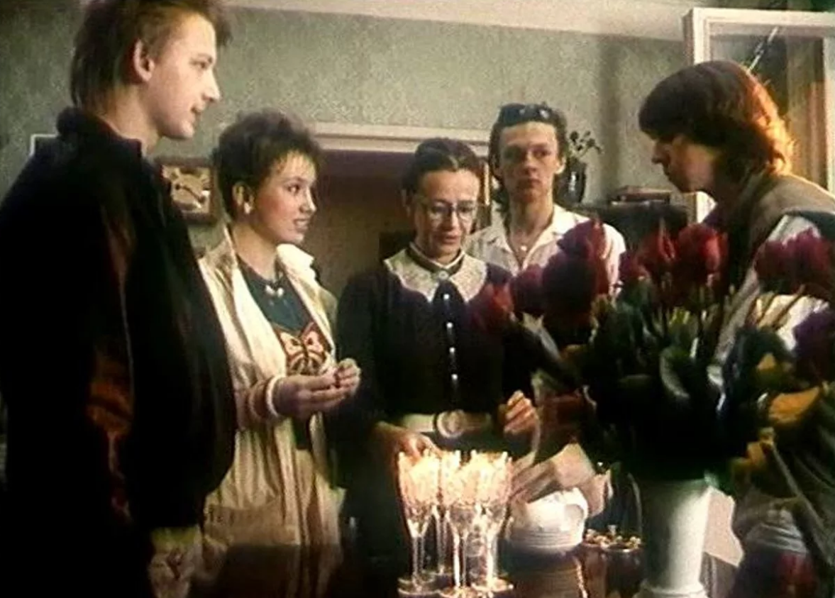Кадр из фильма "Дорогая Елена Сергеевна". Э. Рязанов, 1988 год.