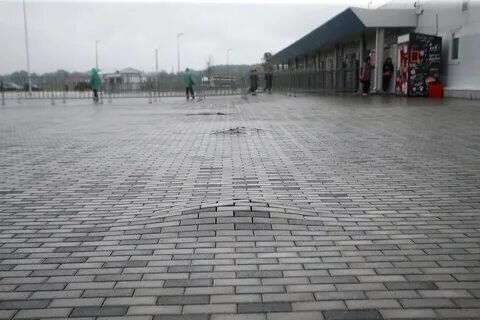 Так выглядит брусчатка перед стадионом