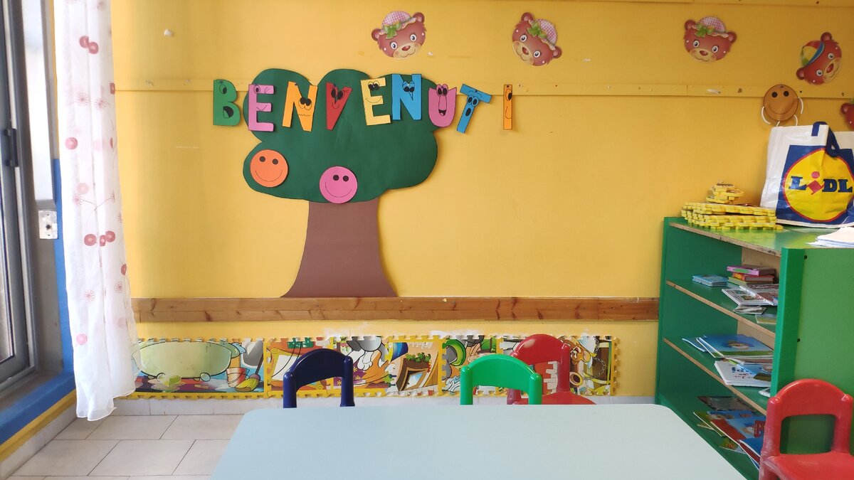 Группа в итальянском детском саду. Уголок отдыха Agora.