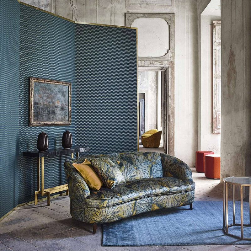 The Muse - дизайнерская коллекция флизелиновых обоев с рисунком зи-заг или шеврон.