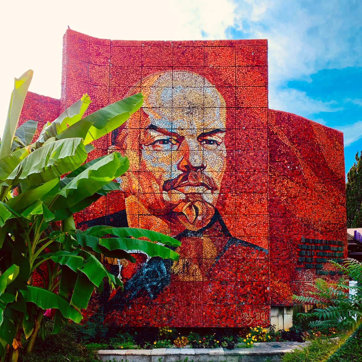 Мозайка в Сочи возле парка Ривьера