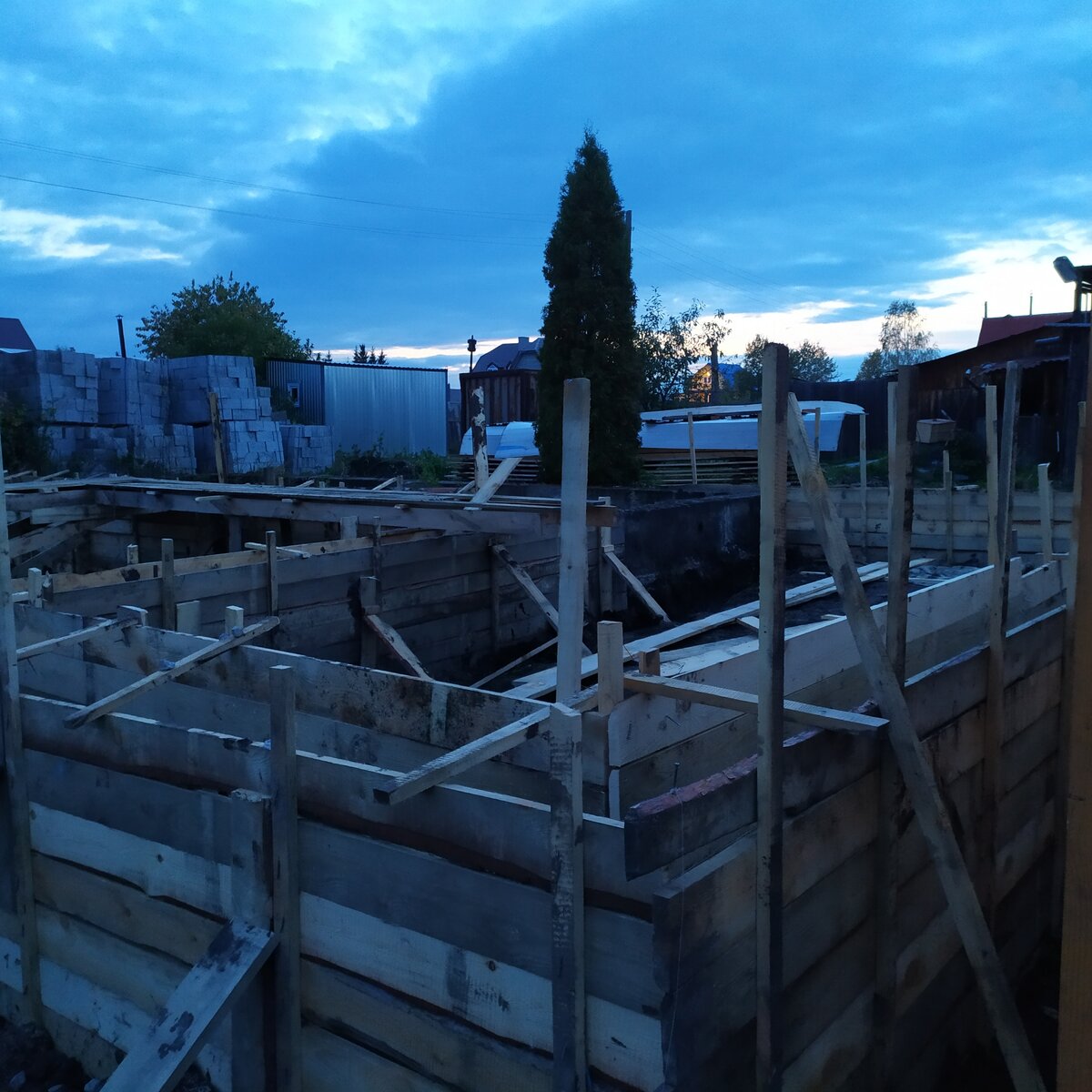 Снимала вечером, чтоб без рабочих.