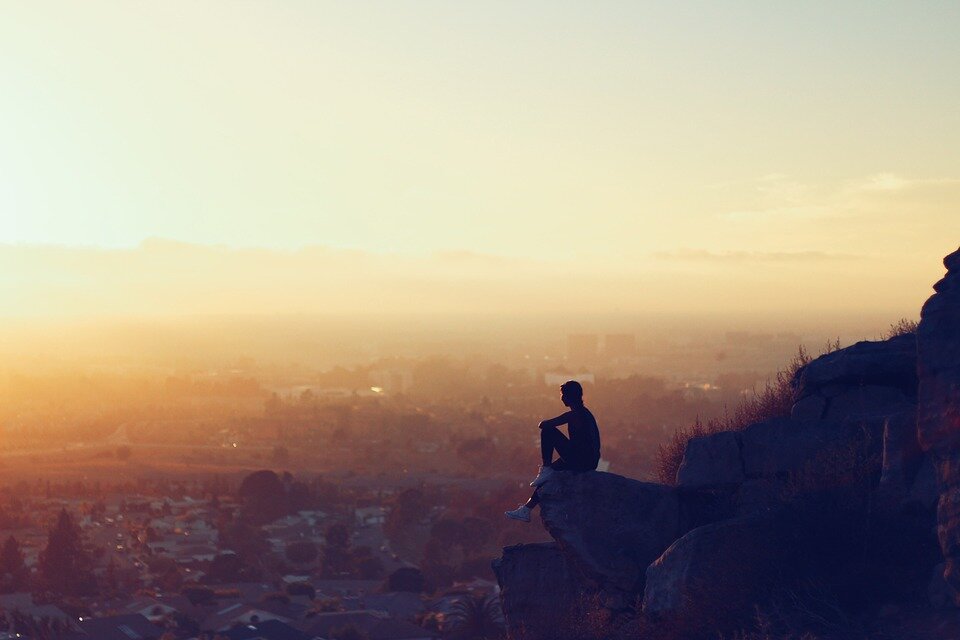 https://cdn.pixabay.com/photo/2015/06/08/15/21/person-802022_960_720.jpg
