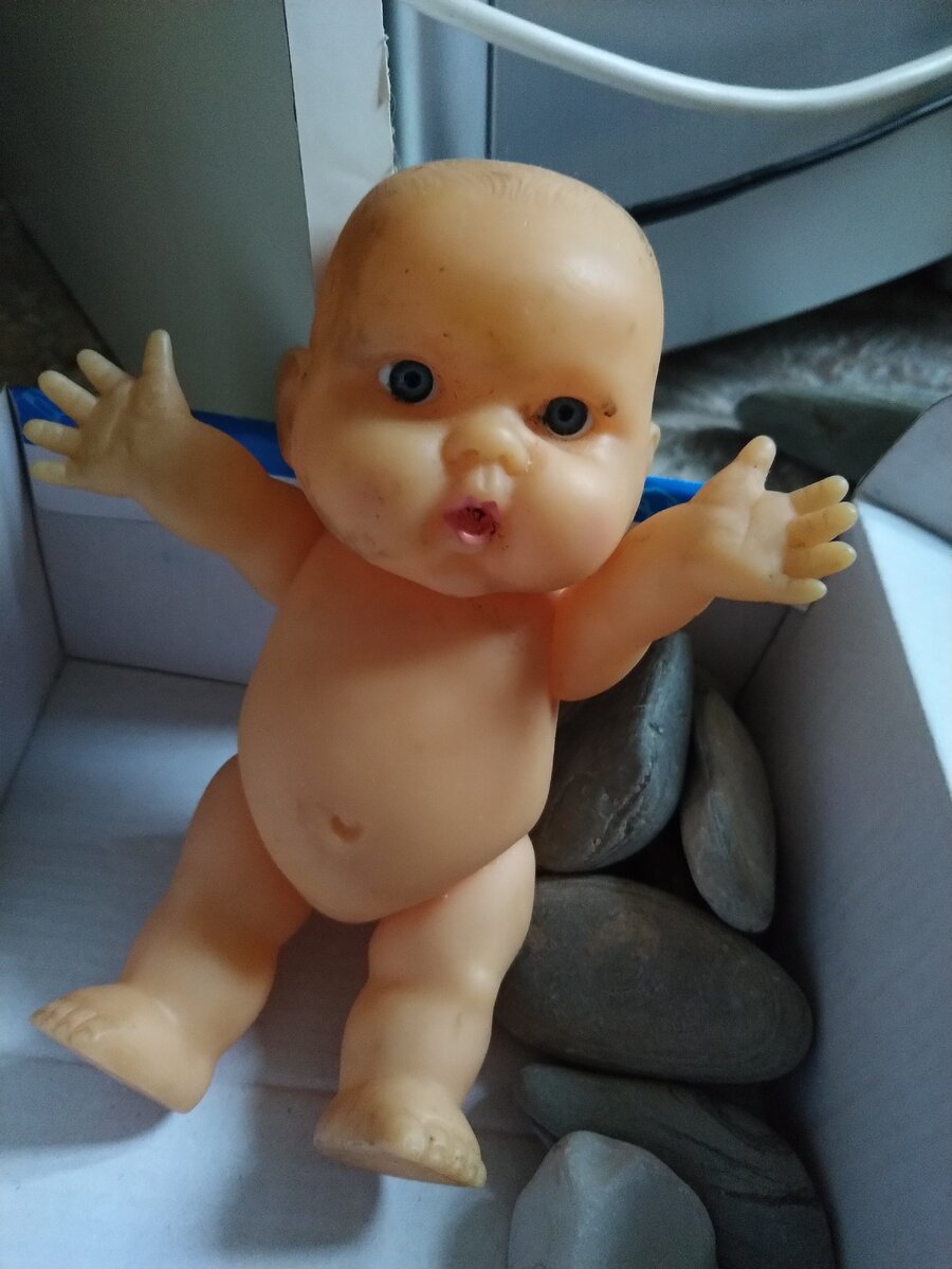 Кукла сидит лицом на запад!