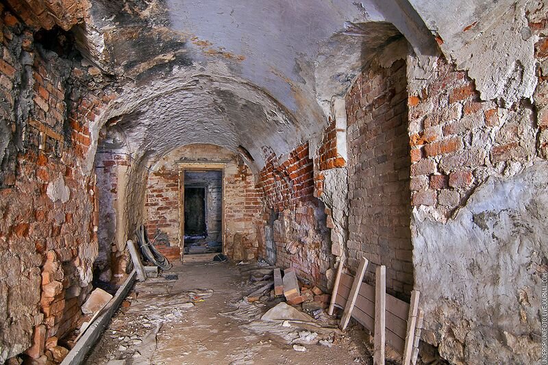 Подвал старого дома в центре. Фото с сайта fishki.net