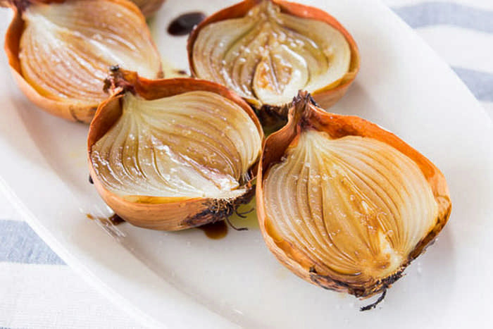 Как запечь лук в духовке