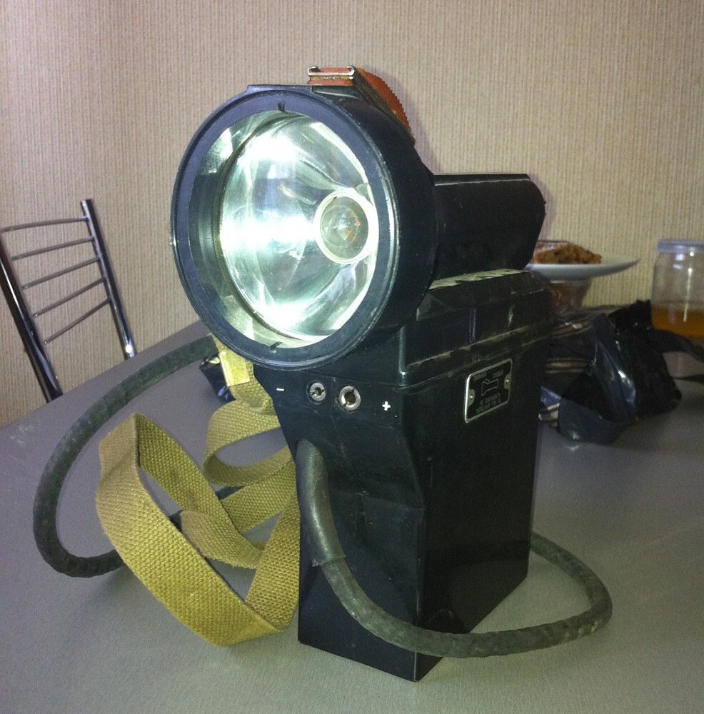 Фонарь аккумуляторый следовой. Фото с  открытых источников