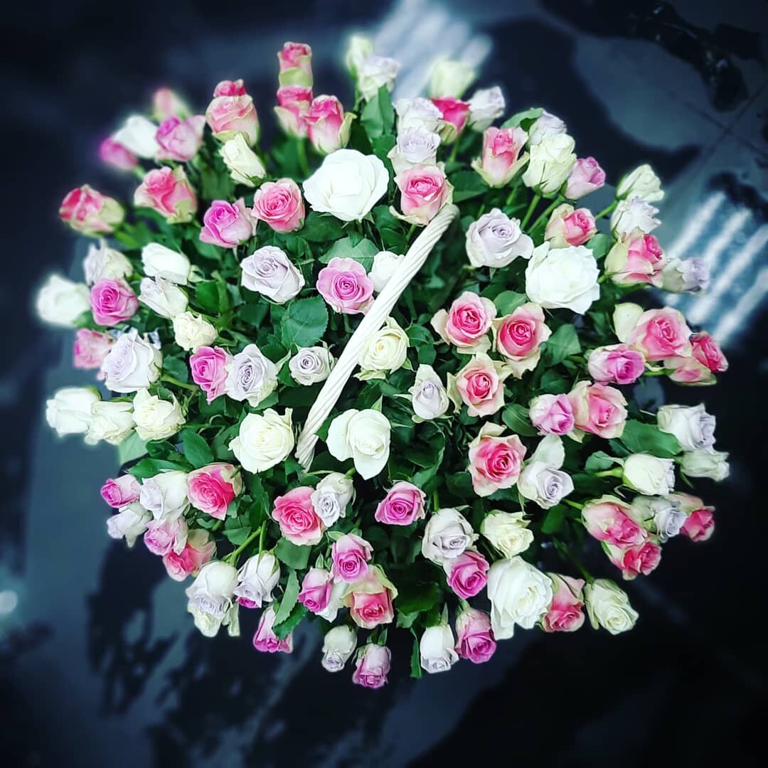 Огромная тяжёлая корзина красоты.