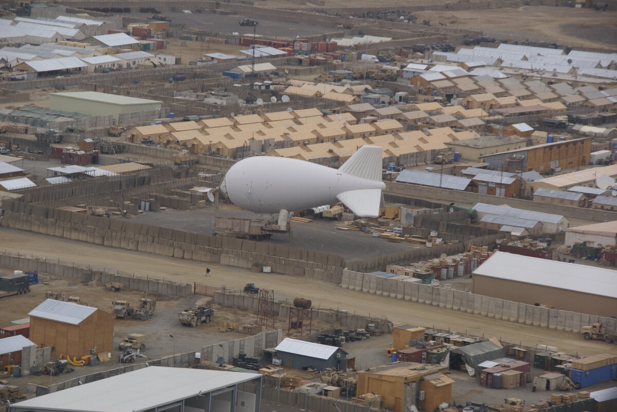 Пишу про Южный Судан. Но вот что-то взгрустнулось, вспомнился Афганистан, 2010 год... аэростат над американской базой под Кандагаром.