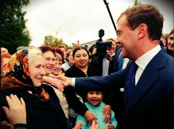 Д.А. Медведев с пенсионерами.