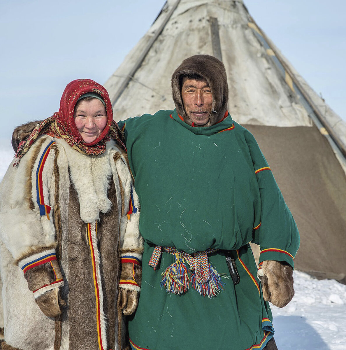 Какой финно угорский народ называл тундрой горы. Народы севера Ханты и манси. Коренные народы севера ненцы. Ханты манси ненцы коренные народы. Северные народы России ненцы.