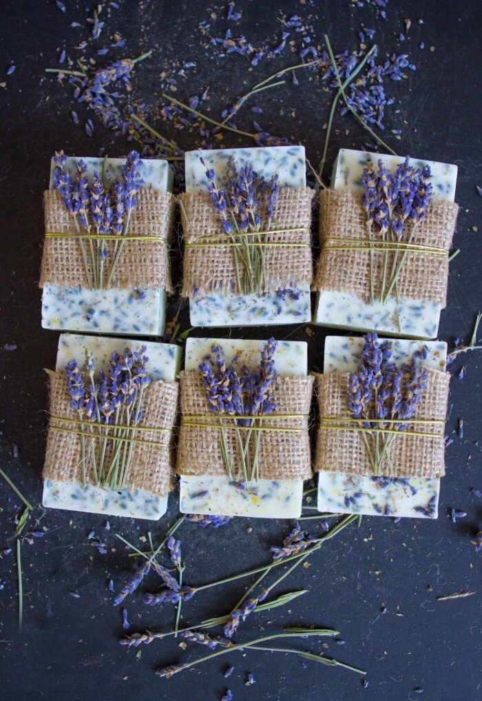 Источник: https://sisoo.com/2015/02/09/how-to-make-lavender-honey-lemon-soap/