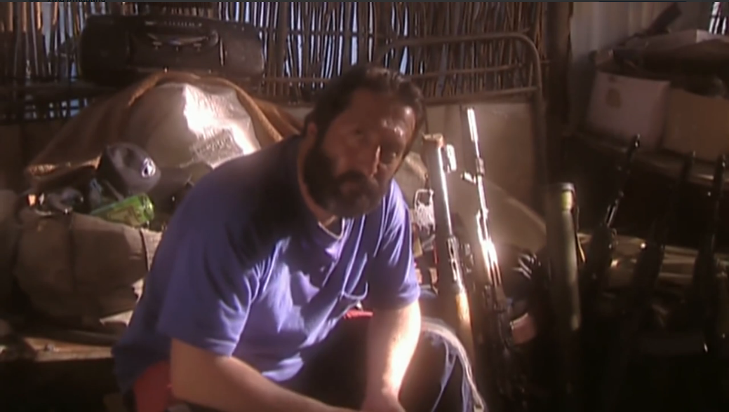 Хромой Исмаил торгует разным оружием.