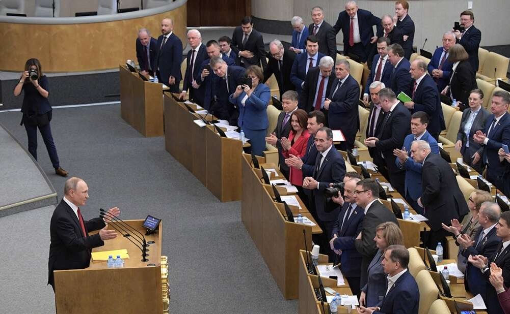 Госдума аплодирует