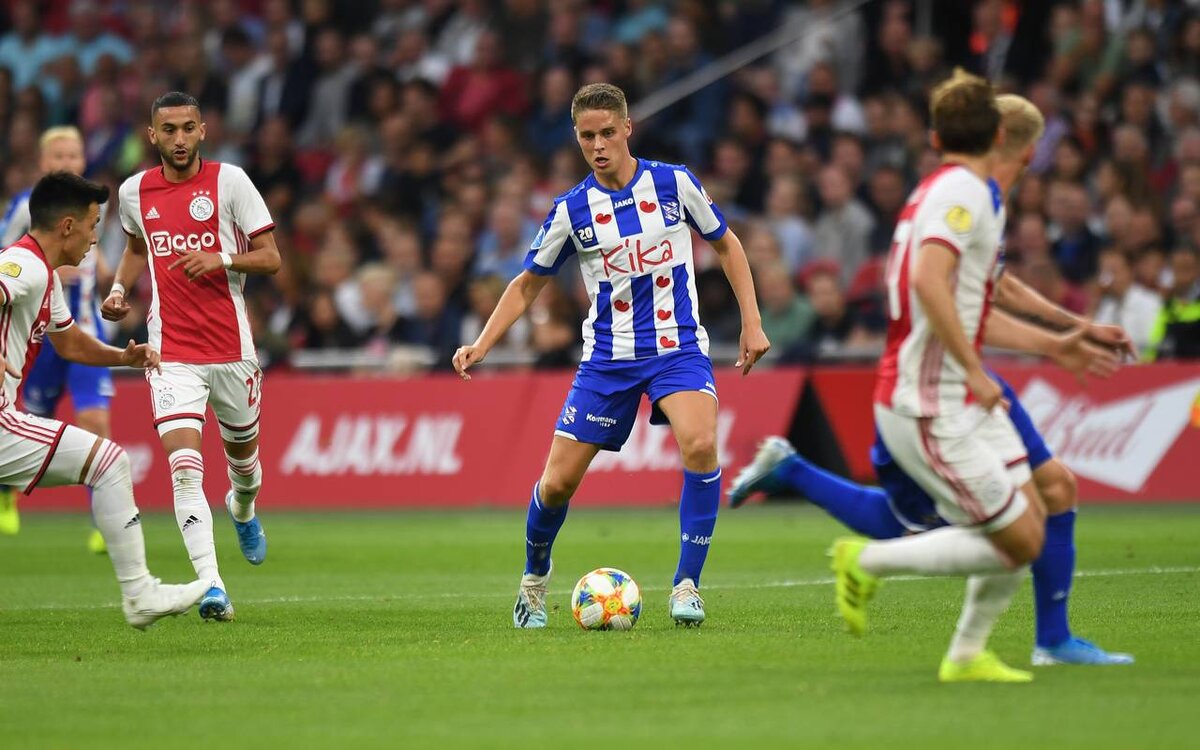 14 сентября 2019 года, Амстердам. Йоэй Верман дебютировал в основе «Херенвена» в матче против «Аякса».