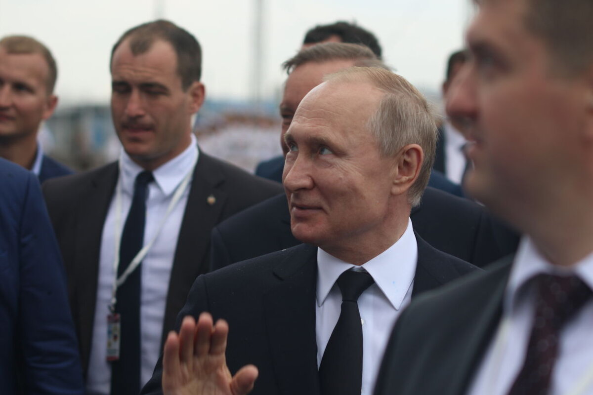 Президент России Владимир Путин провел совещание с главами регионов