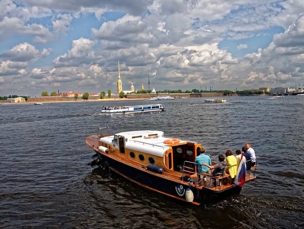 В Петербурге закрыто движение для маломерных судов