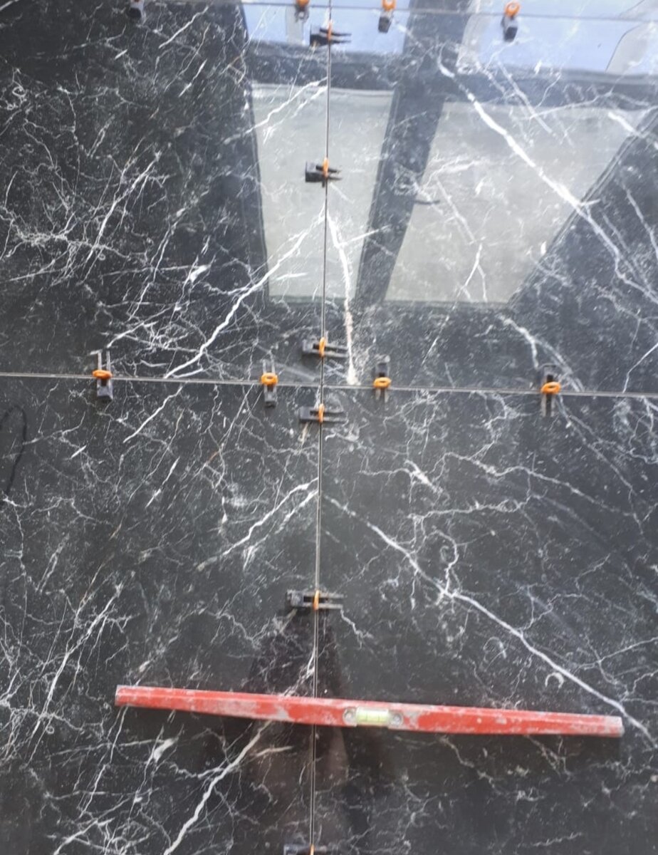 Получаются идеальные швы и ровная плоскость. 